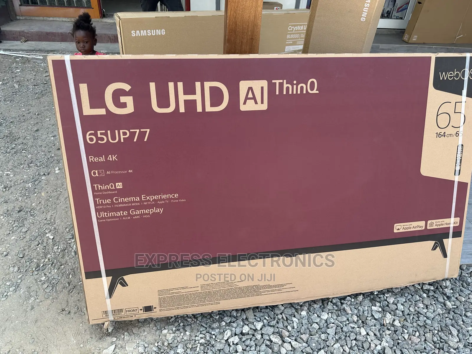 LG Elegant Design Sleek UHD Up77 65” Glossy Display