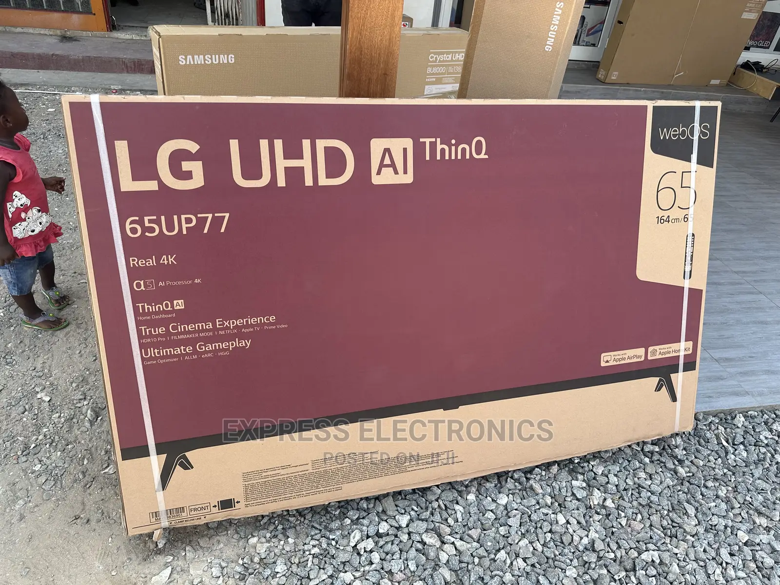 LG Elegant Design Sleek UHD Up77 65” Glossy Display