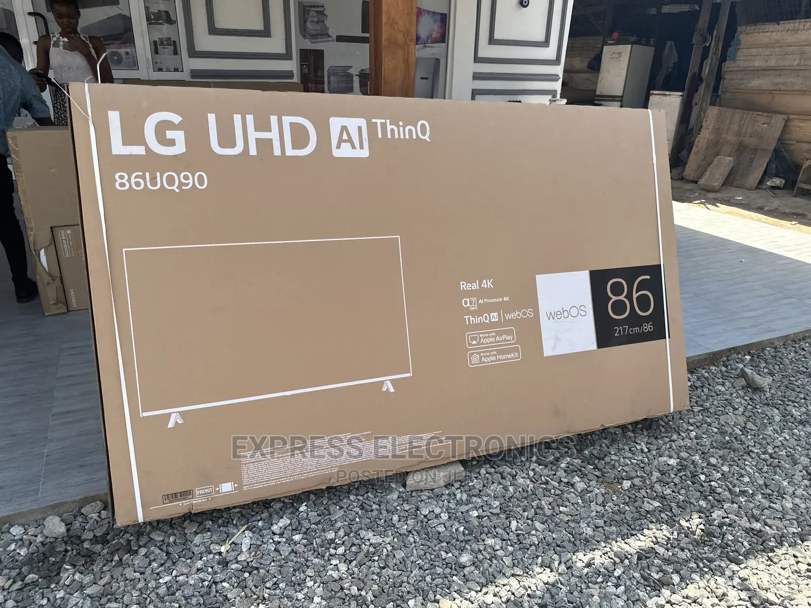 Elegant Design Stylish Display Smart LG UHD 86”Uq90 Tv