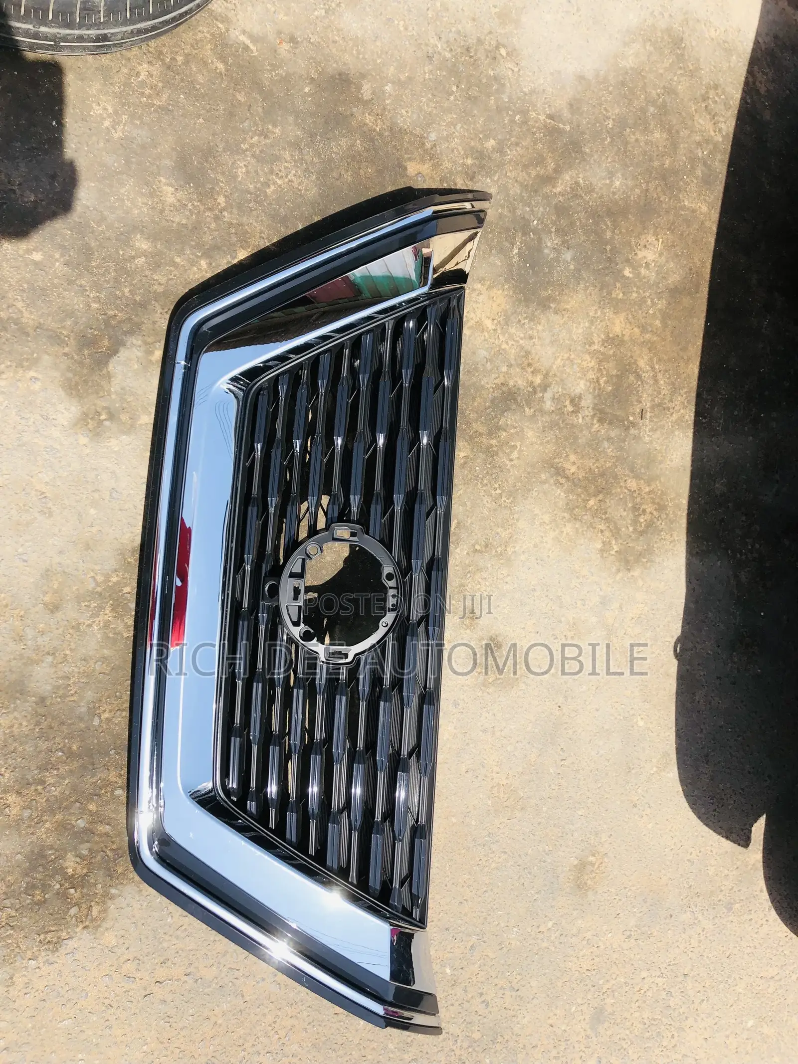 Nissan Rogue 2022 Top Grill