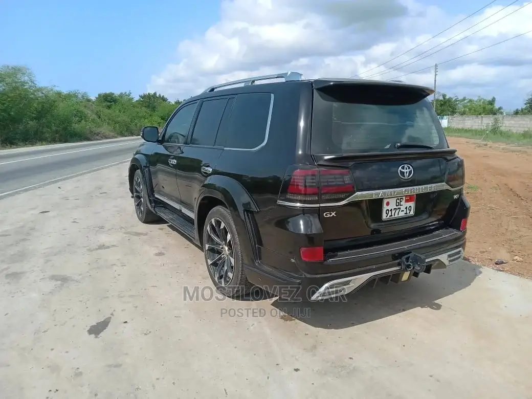Car Rental Service. Rent a V8. Landcruiser V8 for Rent