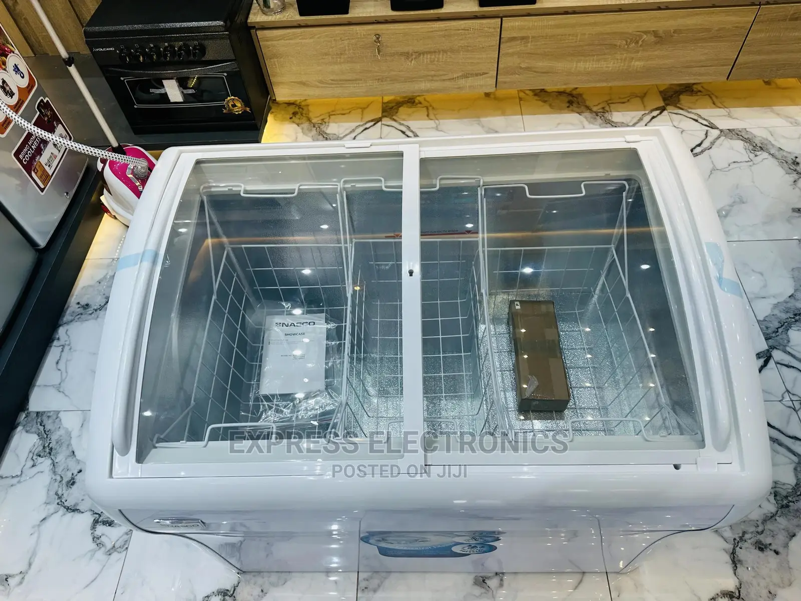 Nasco NAS-FS400G 378litre Display Freezer