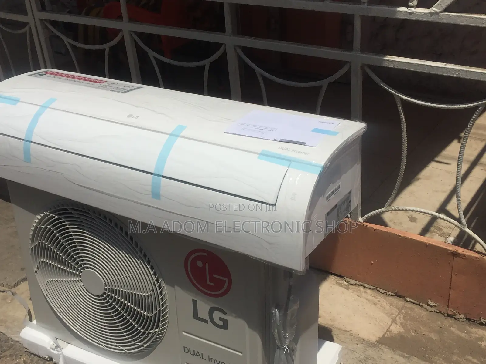 Stylish LG Artcool Inverter AC 2.0hp (S4-Q18klrte)