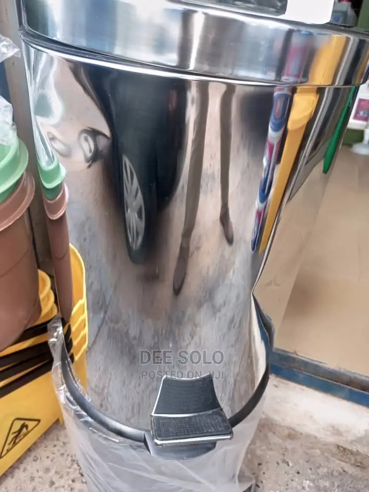 Stainless Steel Waste Bin With Foot Peddal