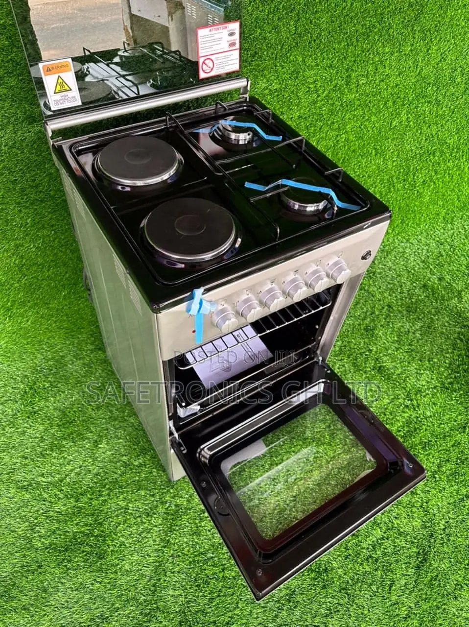 2 Electric Pans, 2 Gas Oven and Griil, Lamp/Light Inbuilt