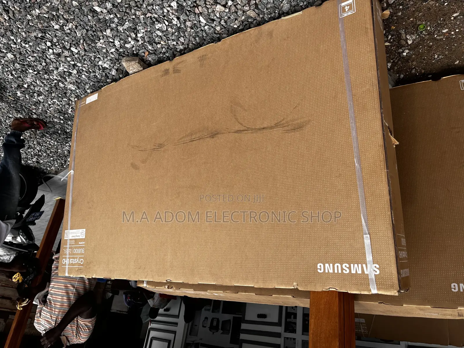 Samsung 75” 2022 B Series 8 Ultra Slim Tv With Two Remote