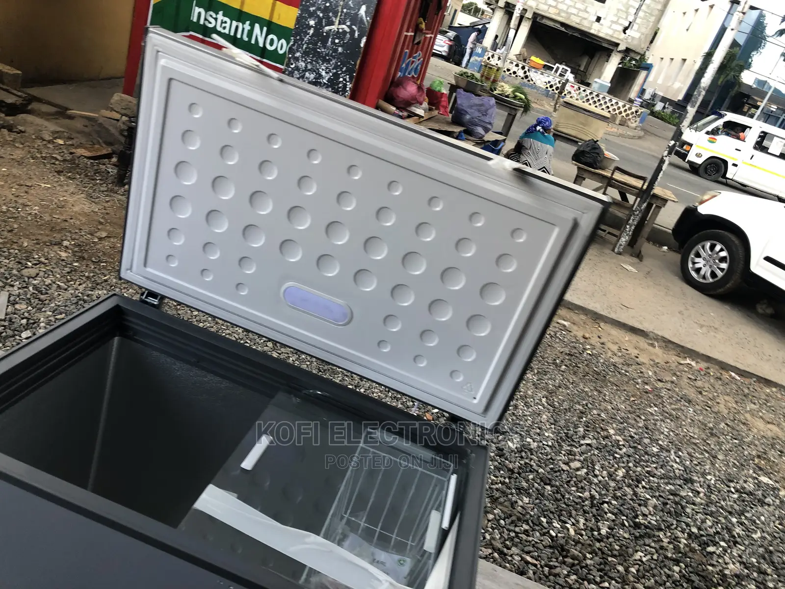In Built Stabilizer Pearl 251liter Single Door Chest Freezer