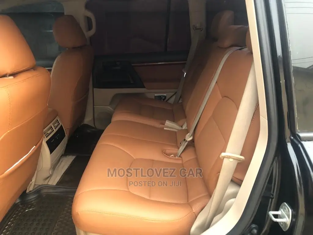 Car Rental . V8 Available for Hire in Ghana