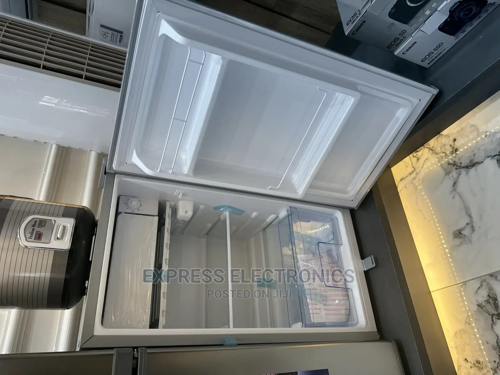 Suitable for Kitchen Pearl Compact Tabletop Fridge