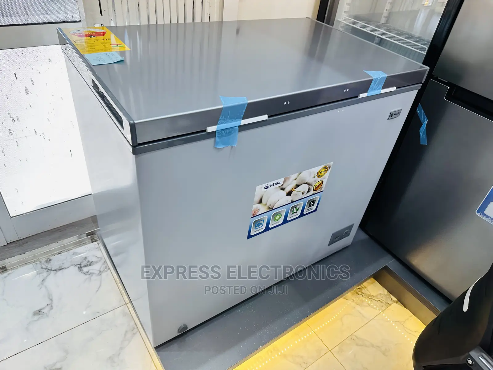 Freezer Chest PCF-185 (141 Liters)Pearl Sliver