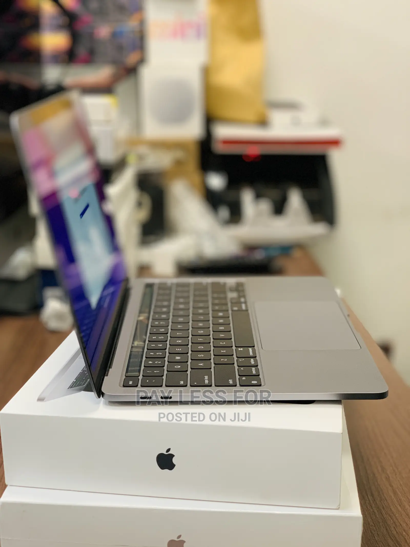 New Laptop Apple MacBook Pro 2022 M2 8GB Apple M2 SSD 256GB