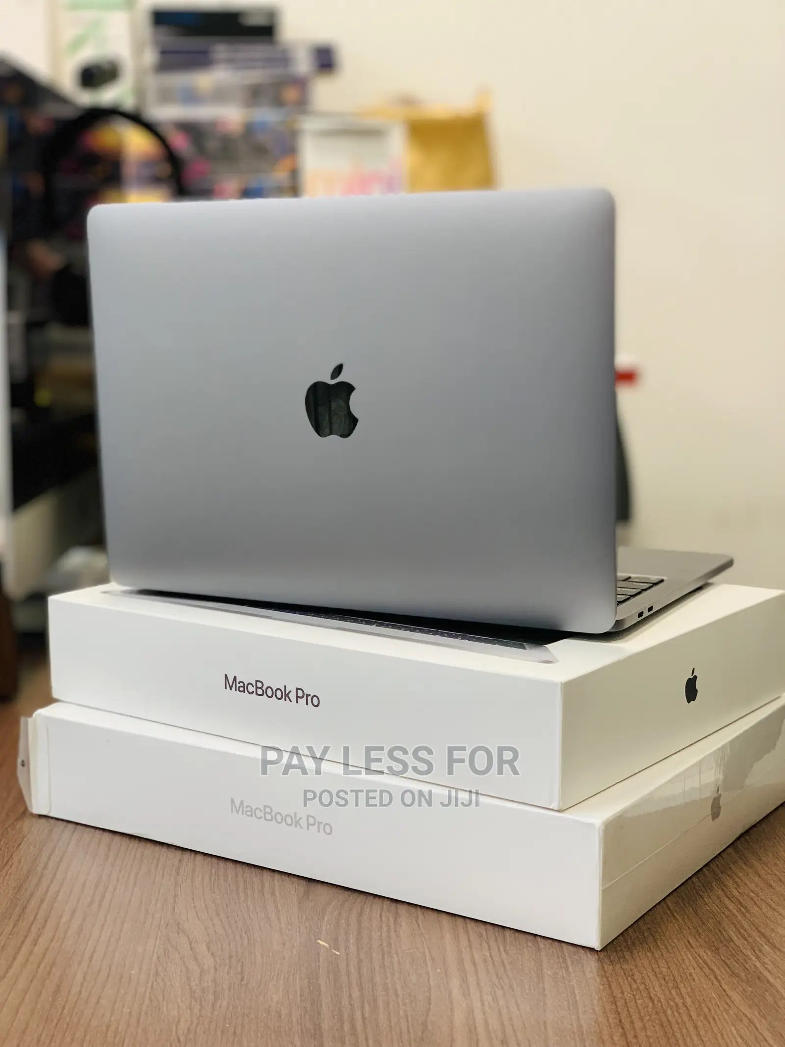 New Laptop Apple MacBook Pro 2022 M2 8GB Apple M2 SSD 256GB