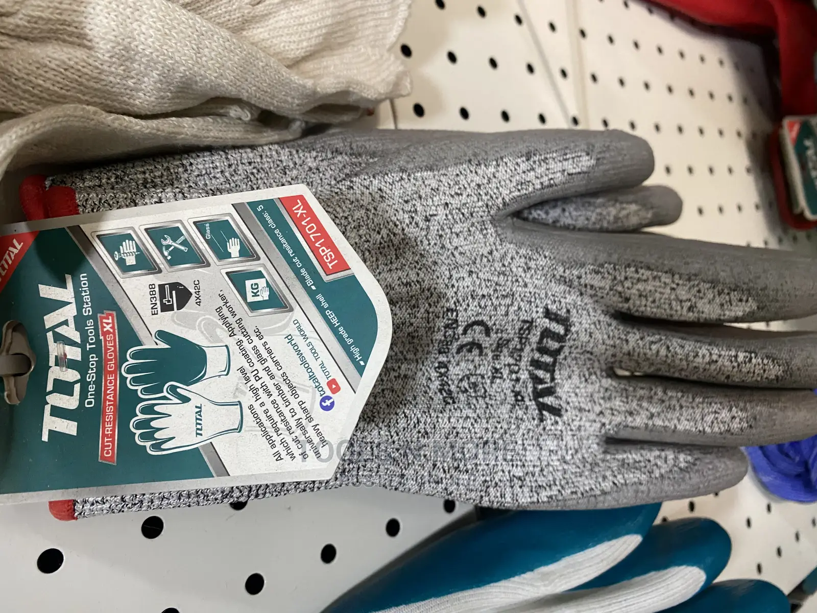TOTAL Cut Resistance Gloves