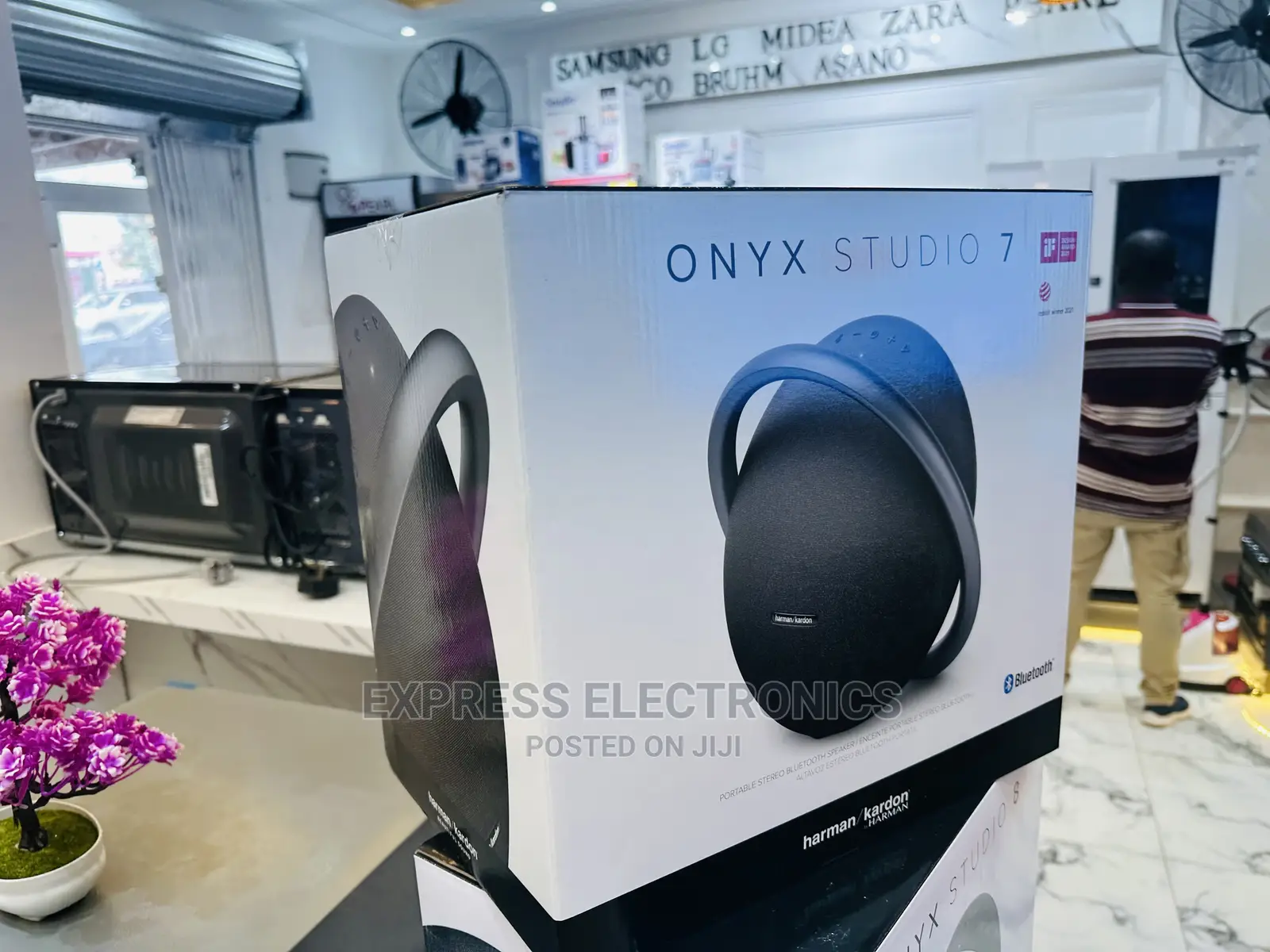 Perfect  and Elegant Design Studio Speaker Onyx 7