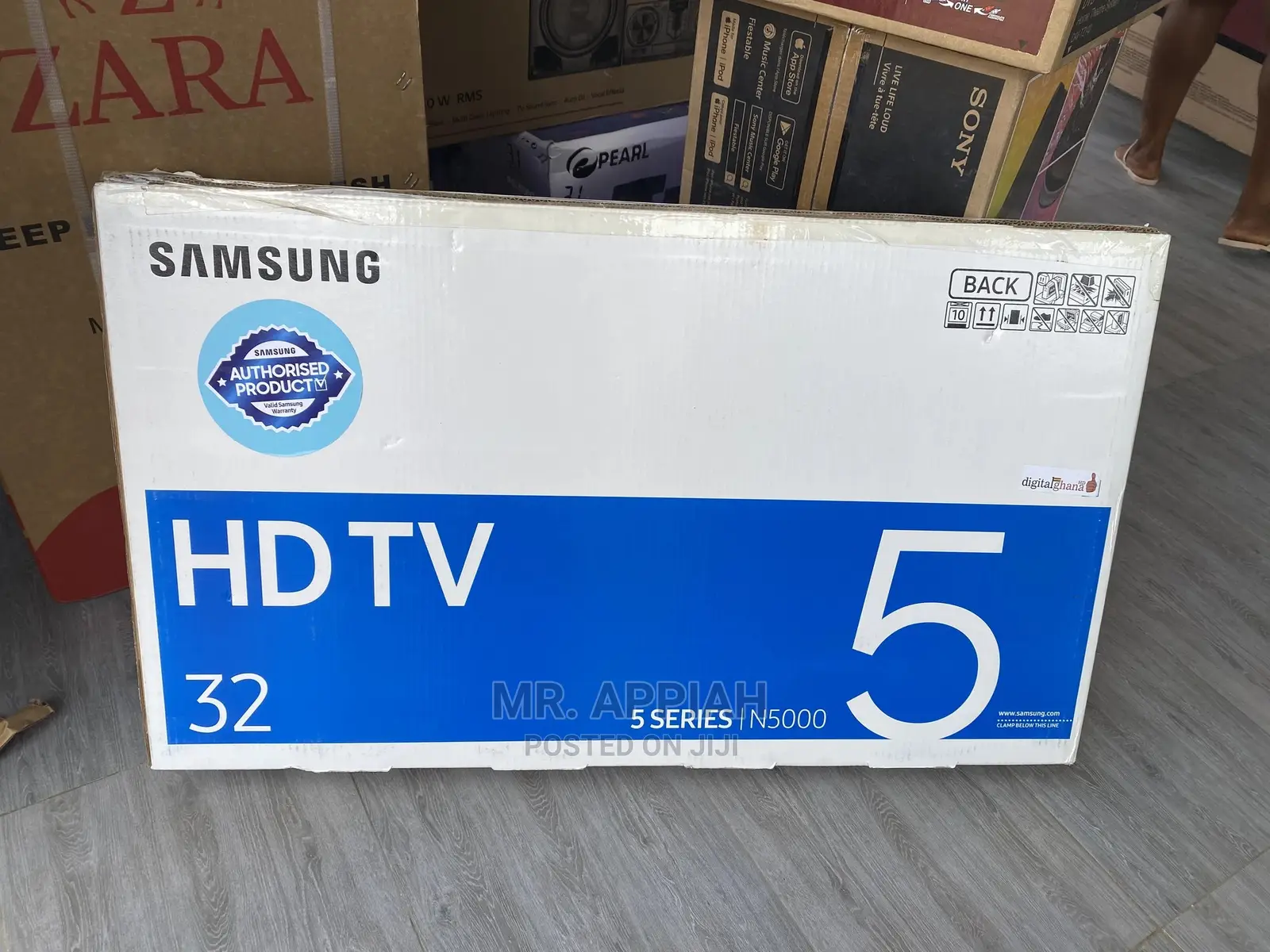 Samsung 32 Inch HDR Smart HD TV.