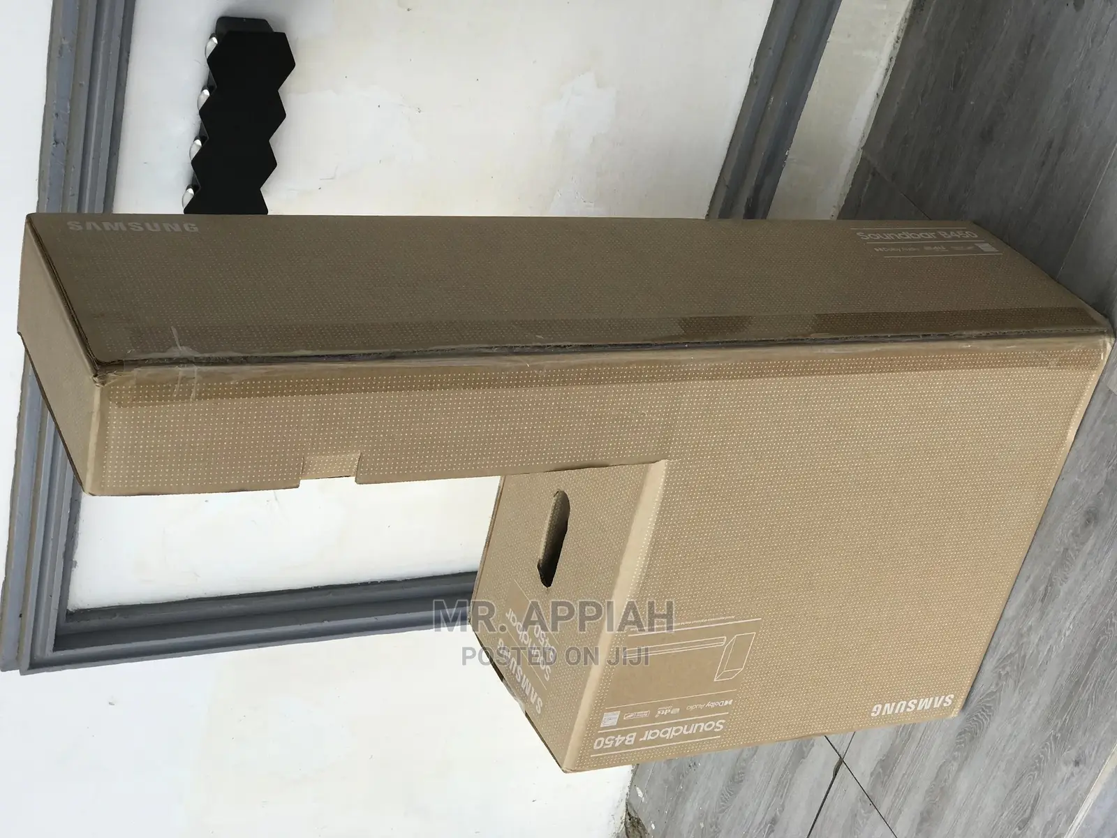 Affordable Samsung Soundbar (HW-B450).