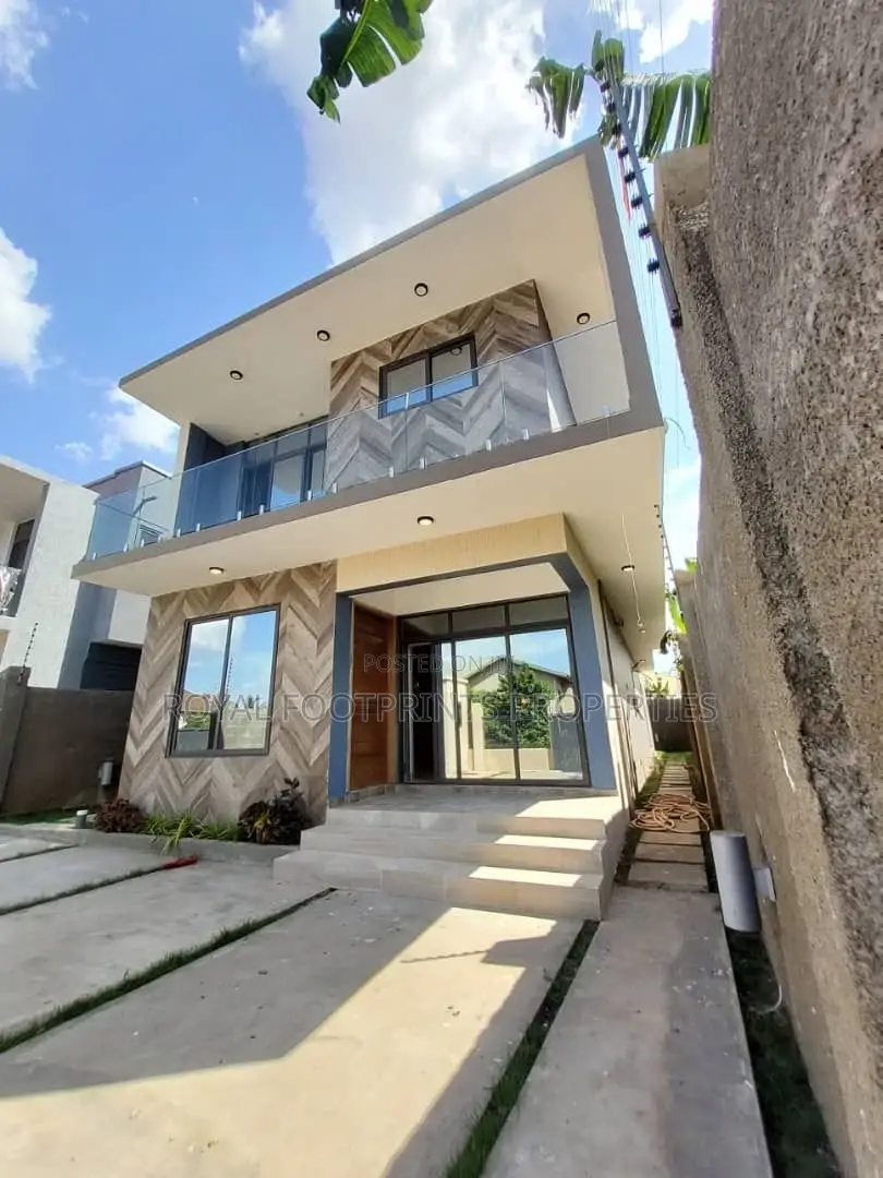 4bdrm House in Royal Footprints, Oyarifa for Sale