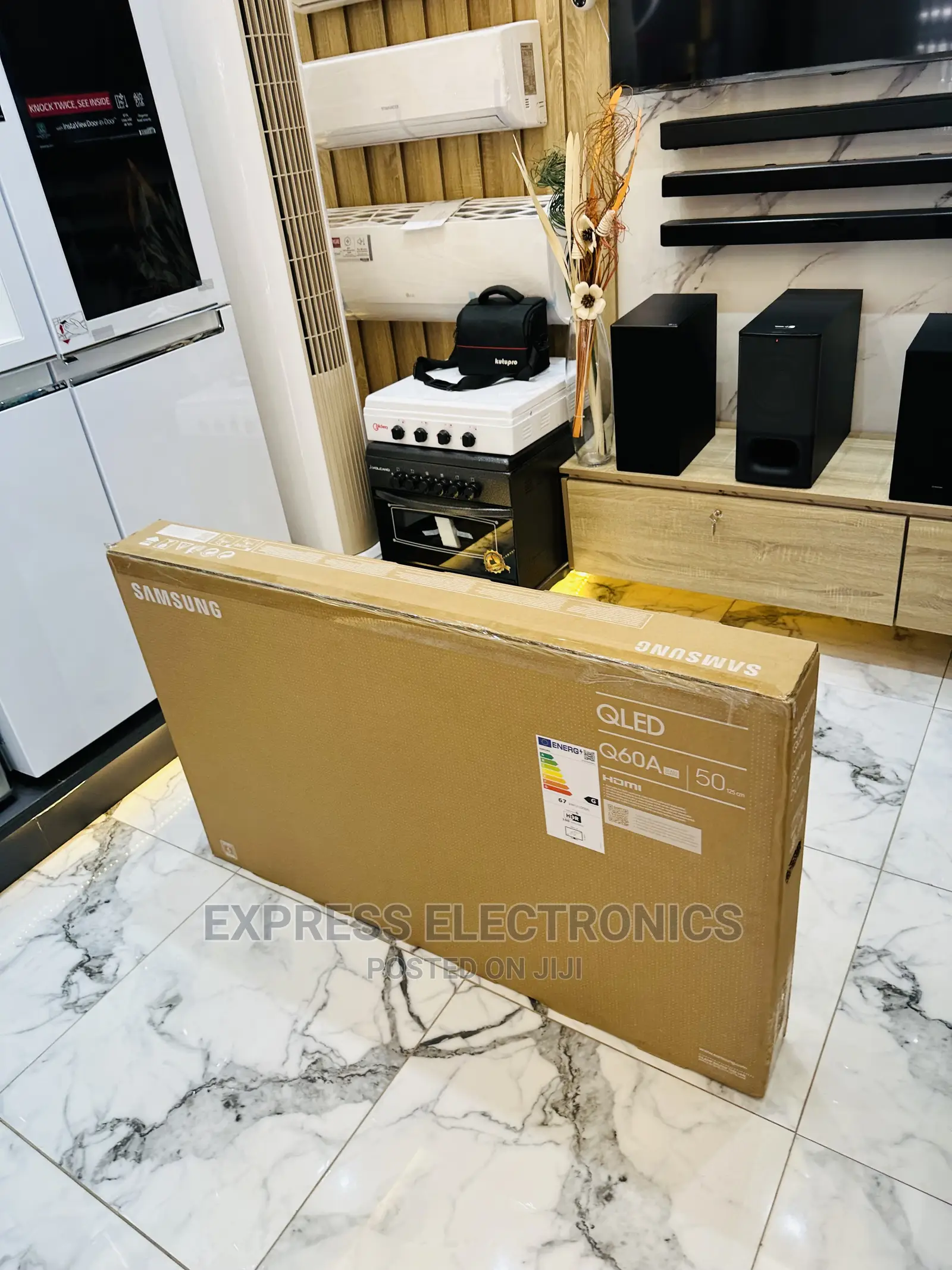 Compact and Simple Design Samsung UHD 50Q60A Tv LED