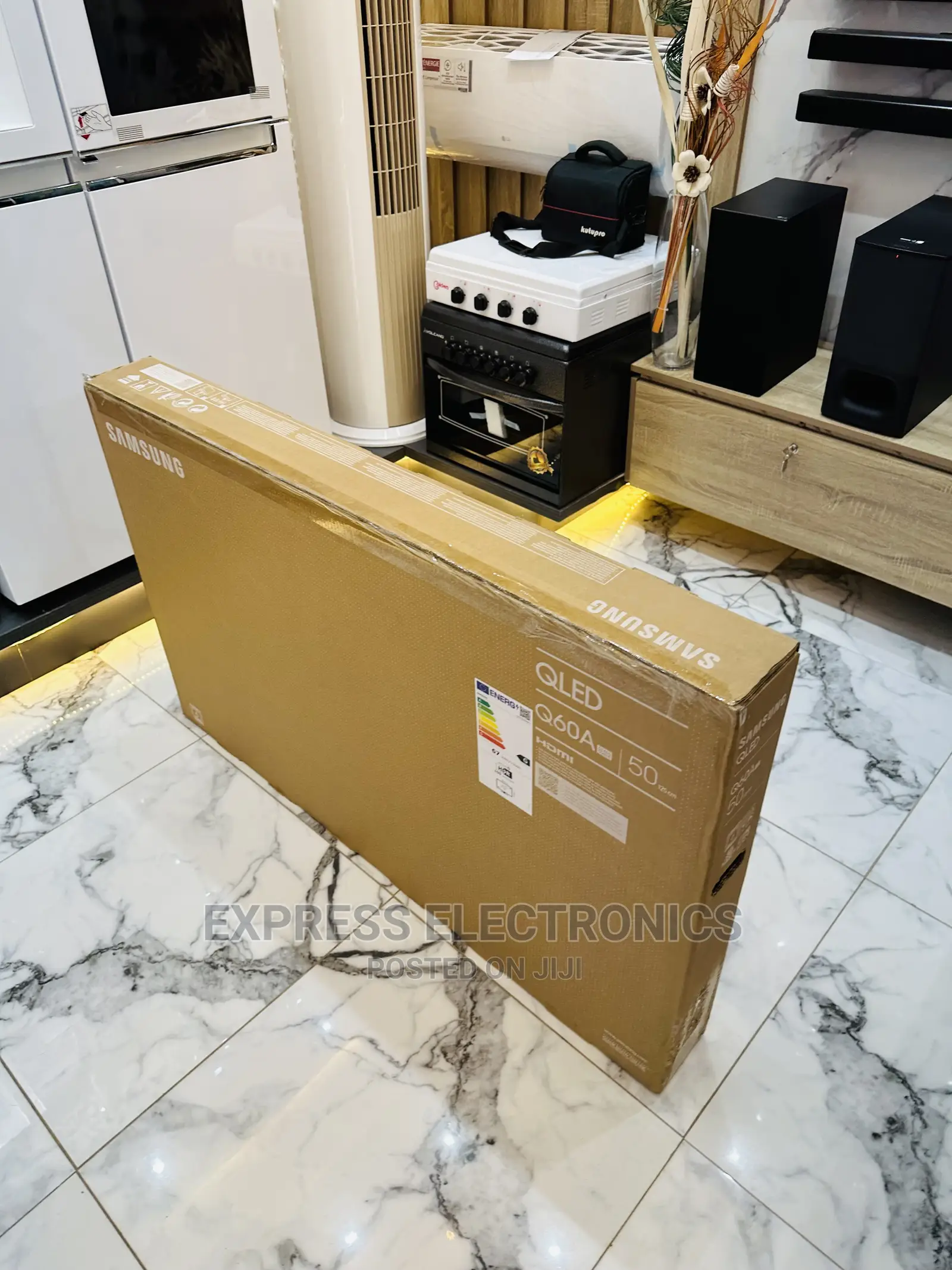 Compact and Simple Design Samsung UHD 50Q60A Tv LED