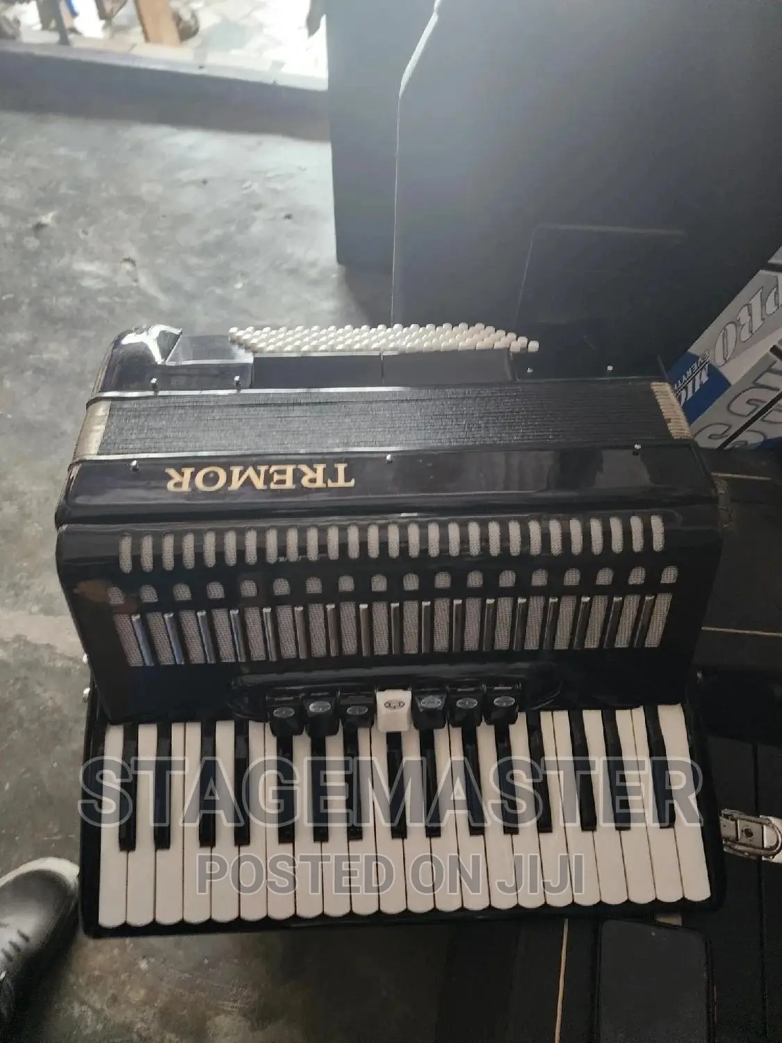 Accordion Black