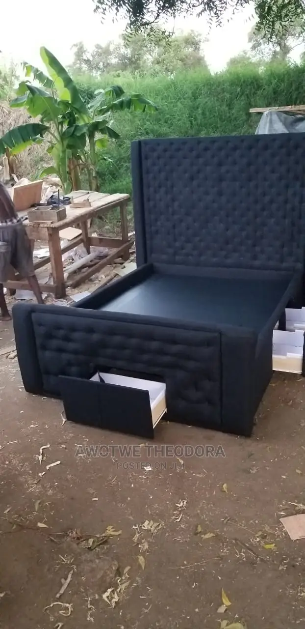 Bed Frame Wit Drawers Hiden in It( Payment Aftr Delivery)