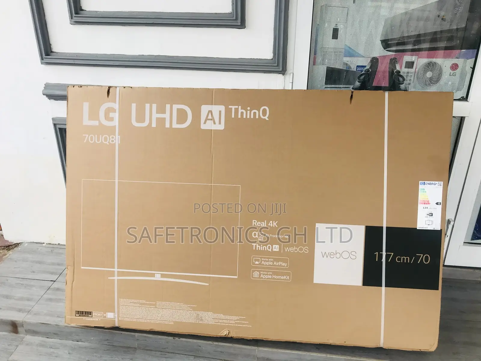 Quality LG LED Uq81 70'' Smart TV