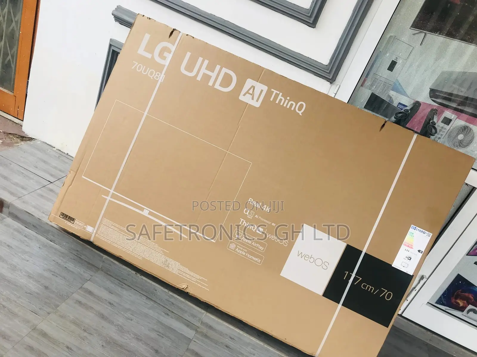 Quality LG LED Uq81 70'' Smart TV