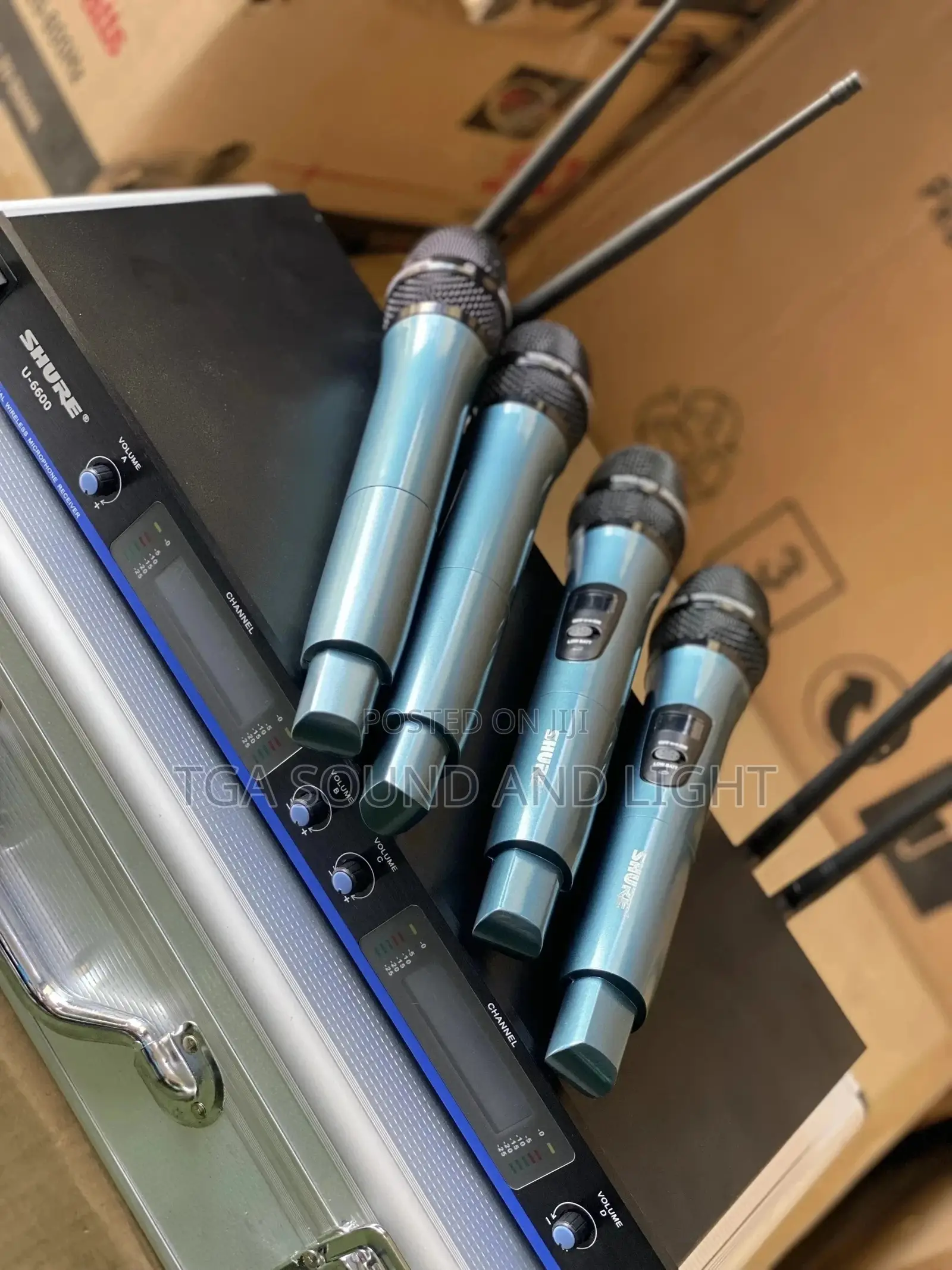 Shure 4-in-One Cordless Microphone Set