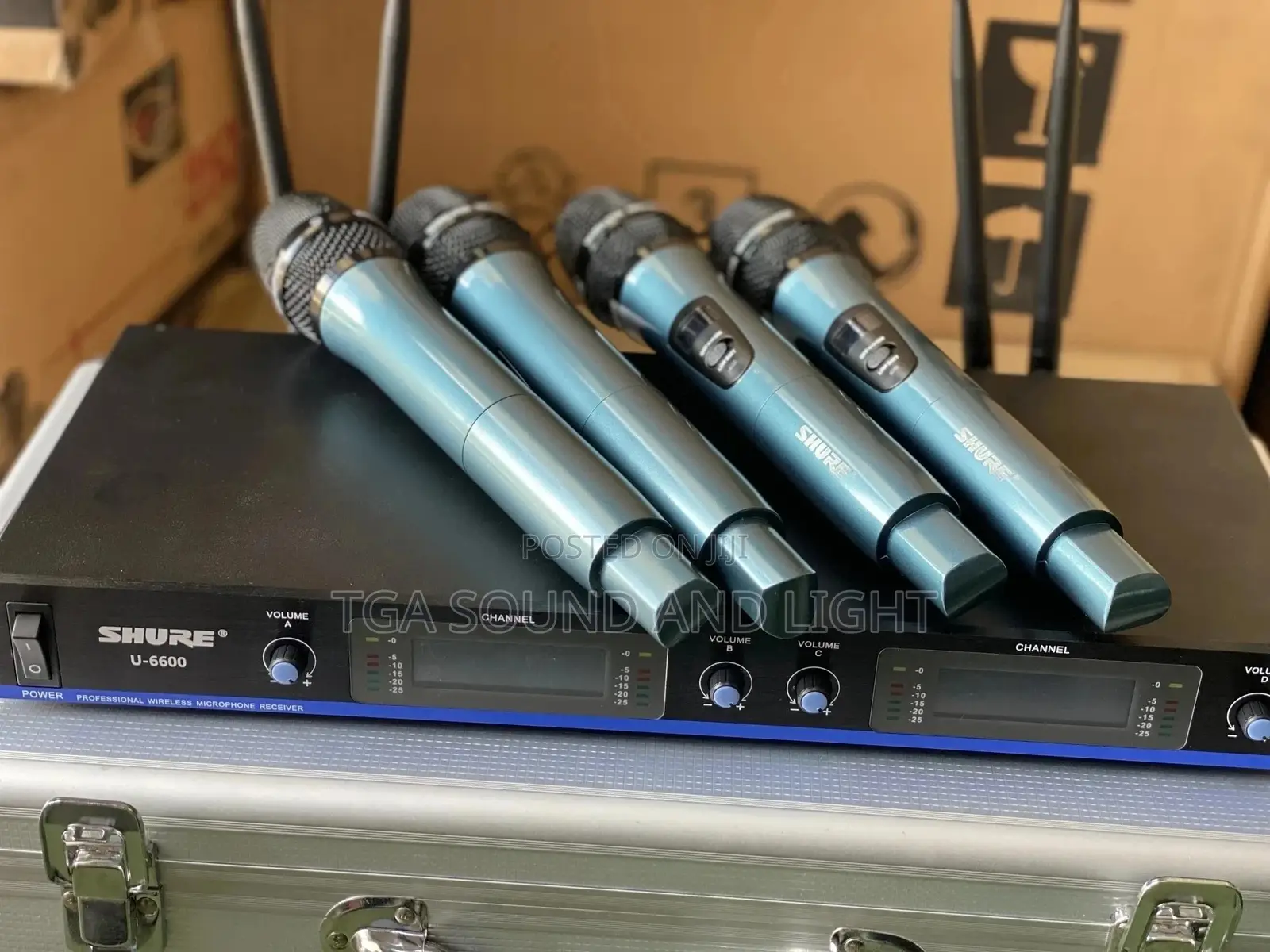 Shure 4-in-One Cordless Microphone Set