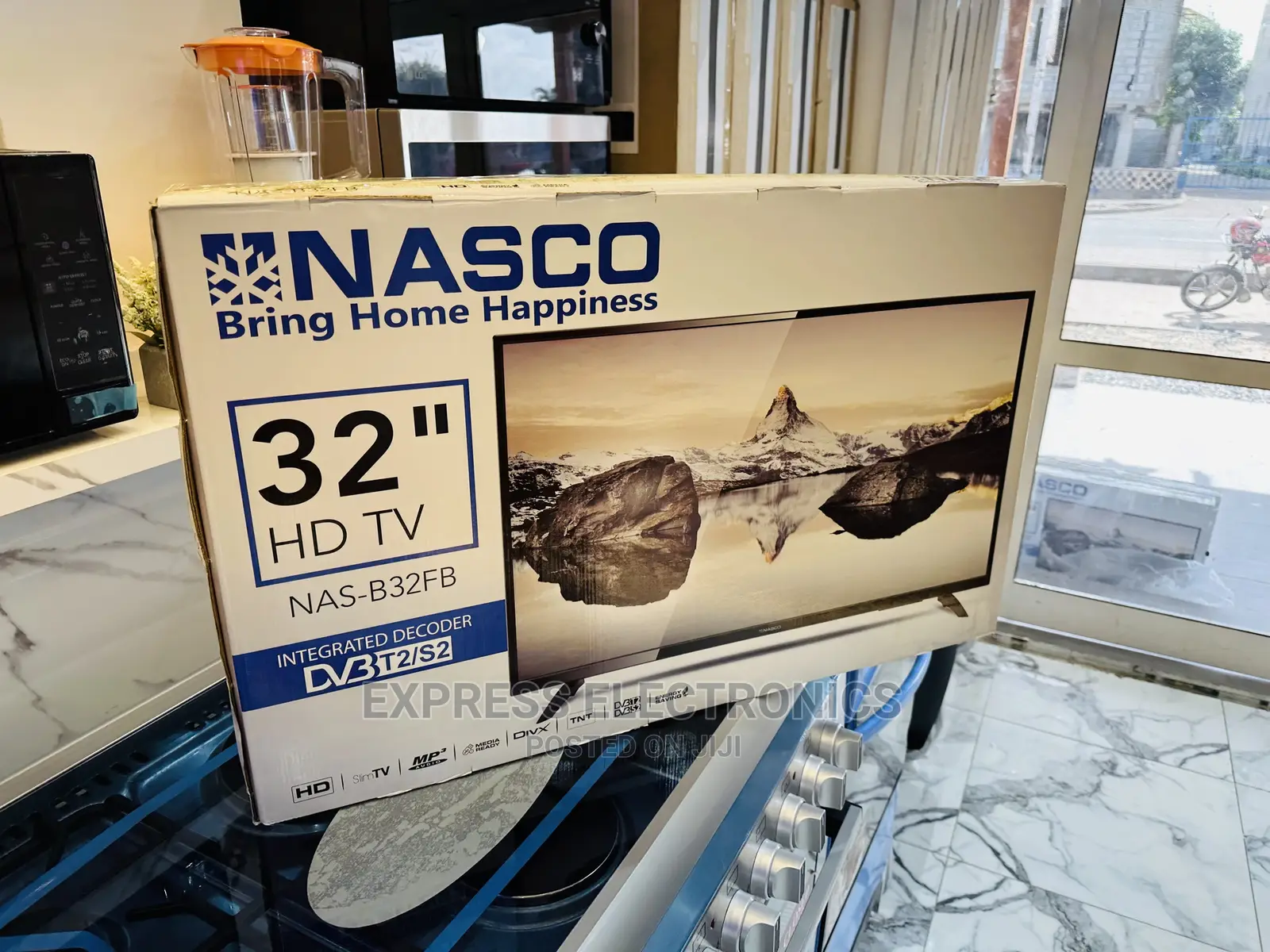 Skeek and Elegant Design Nasco 32”Digital Display Satellite