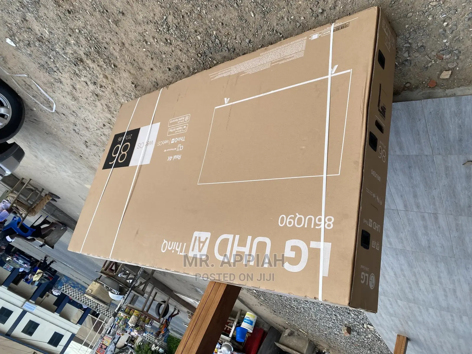 LG UHD With Sleek and Slim Design With Crescent (86UP80006)