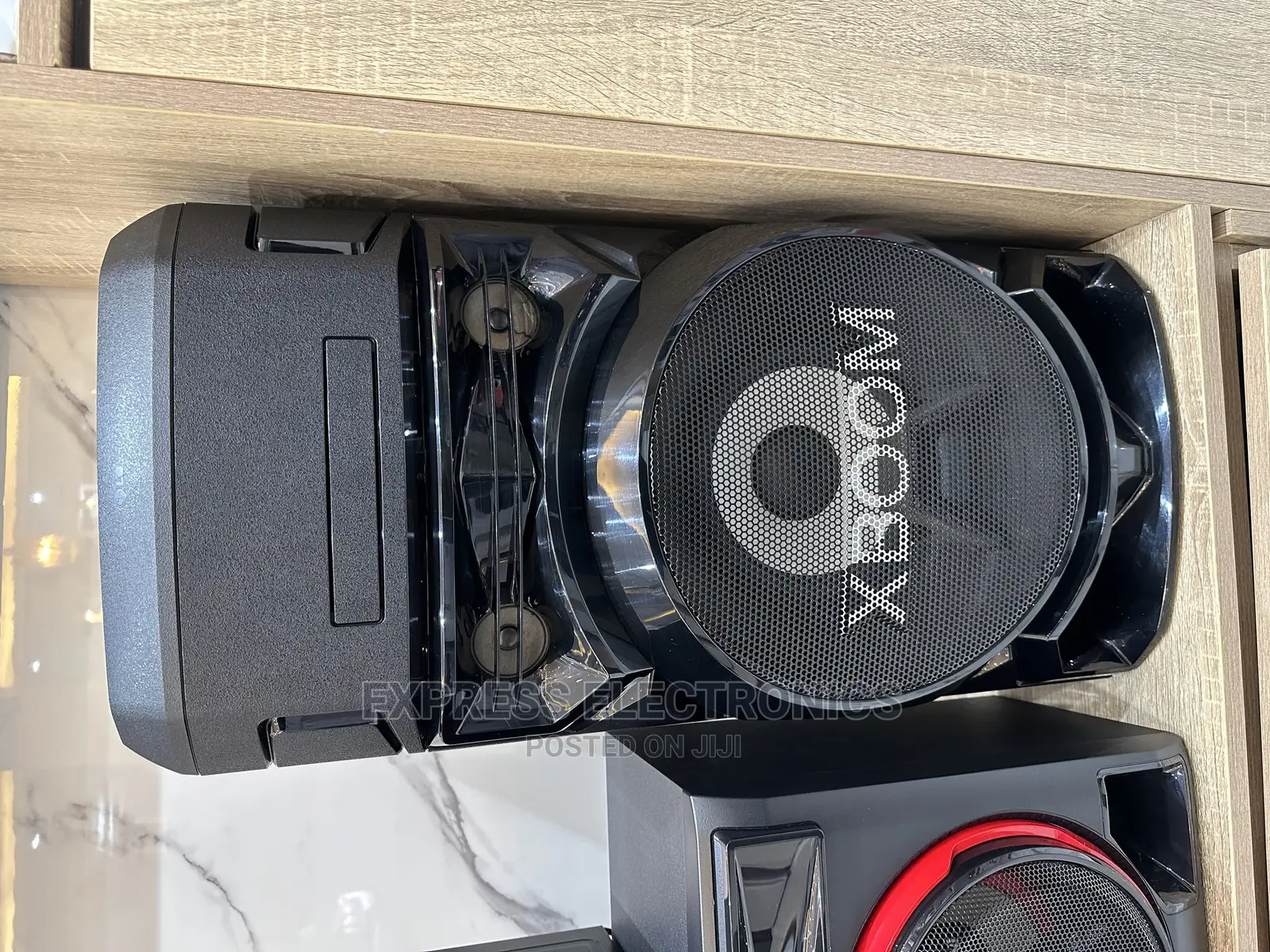 Sleek and Elegant Design LG XBOOM ON5