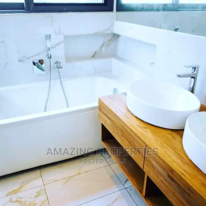 4bdrm Townhouse / Terrace in Cantonments for Rent