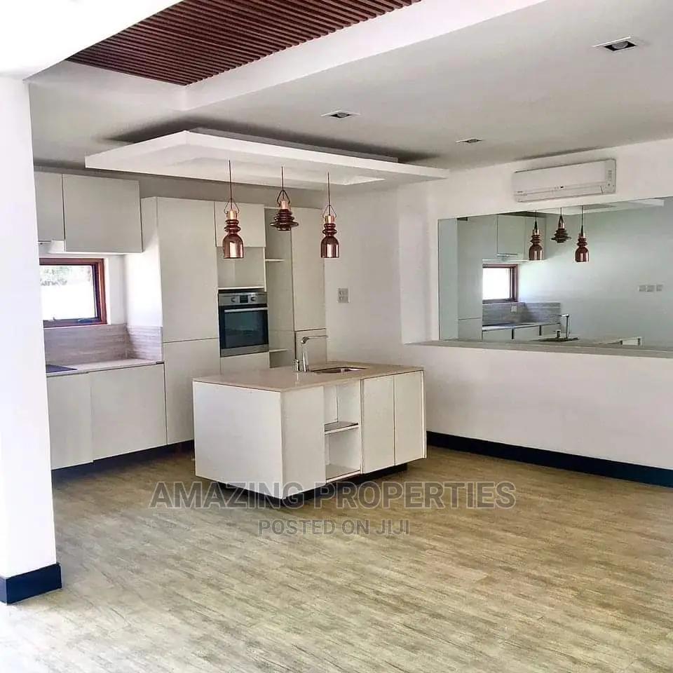 4bdrm Townhouse/Terrace in Cantonments for Sale