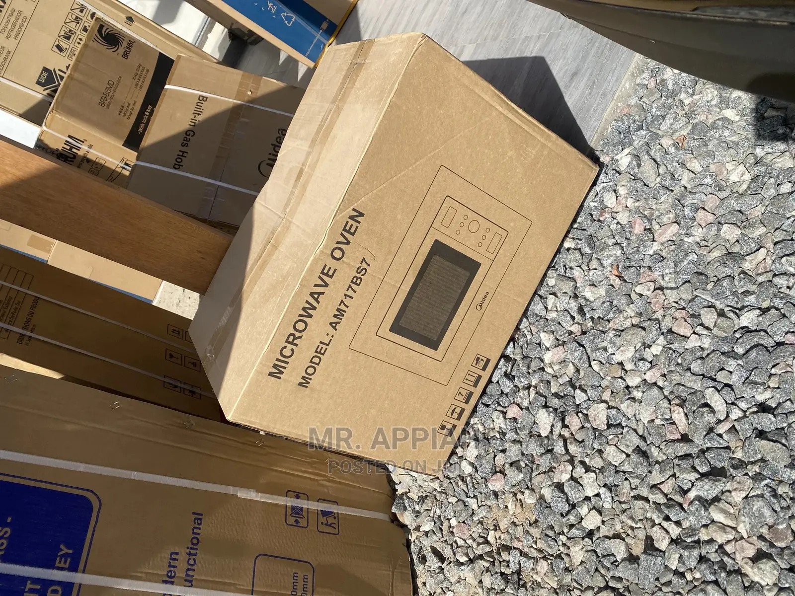 Energy Efficient Built in Microwave Oven With Push Bottom.
