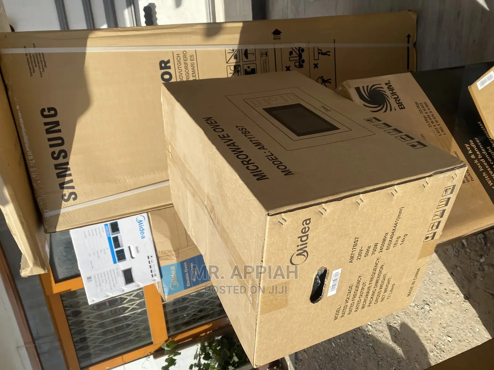 Food in a Flash With Midea Built in Microwave Oven(AM717BS7)