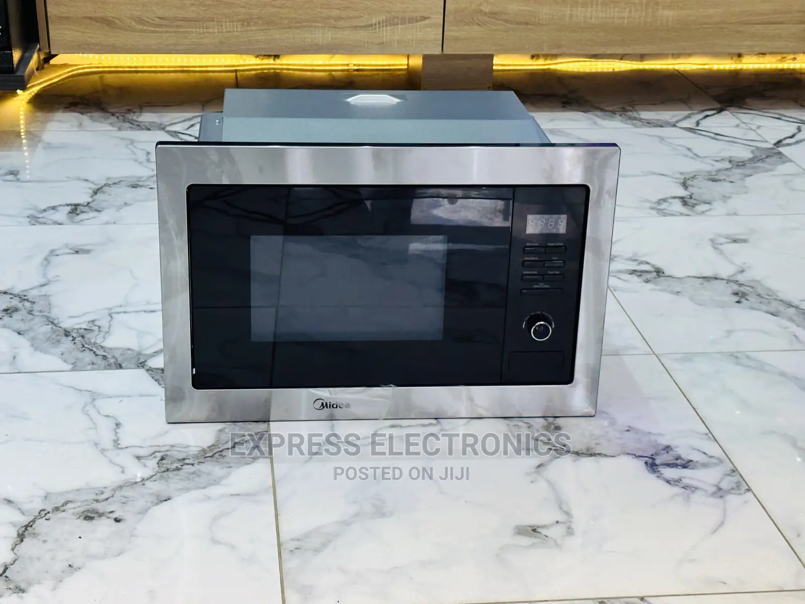Perfect  and Elegantdesign AM925BVE Microwave Midea Inbuilt