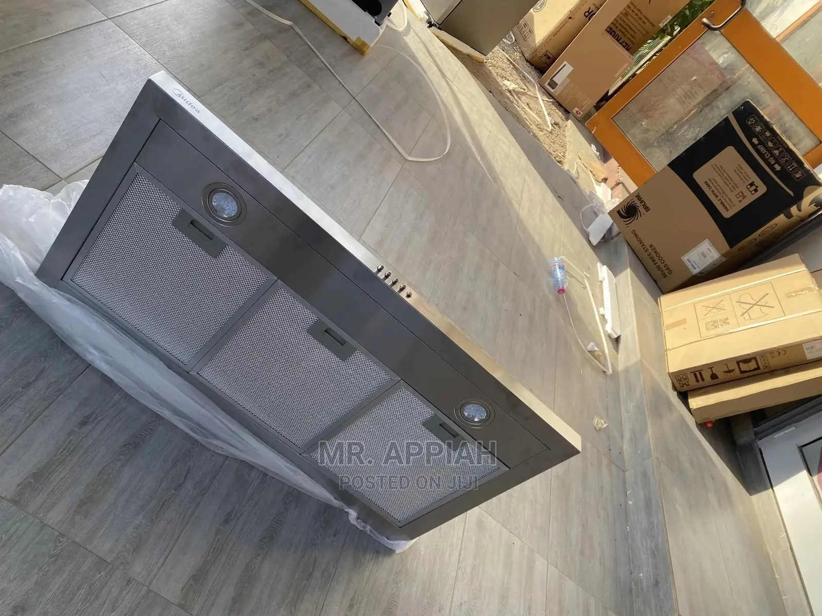 Convenient Midea Range Hood Available (90M21)
