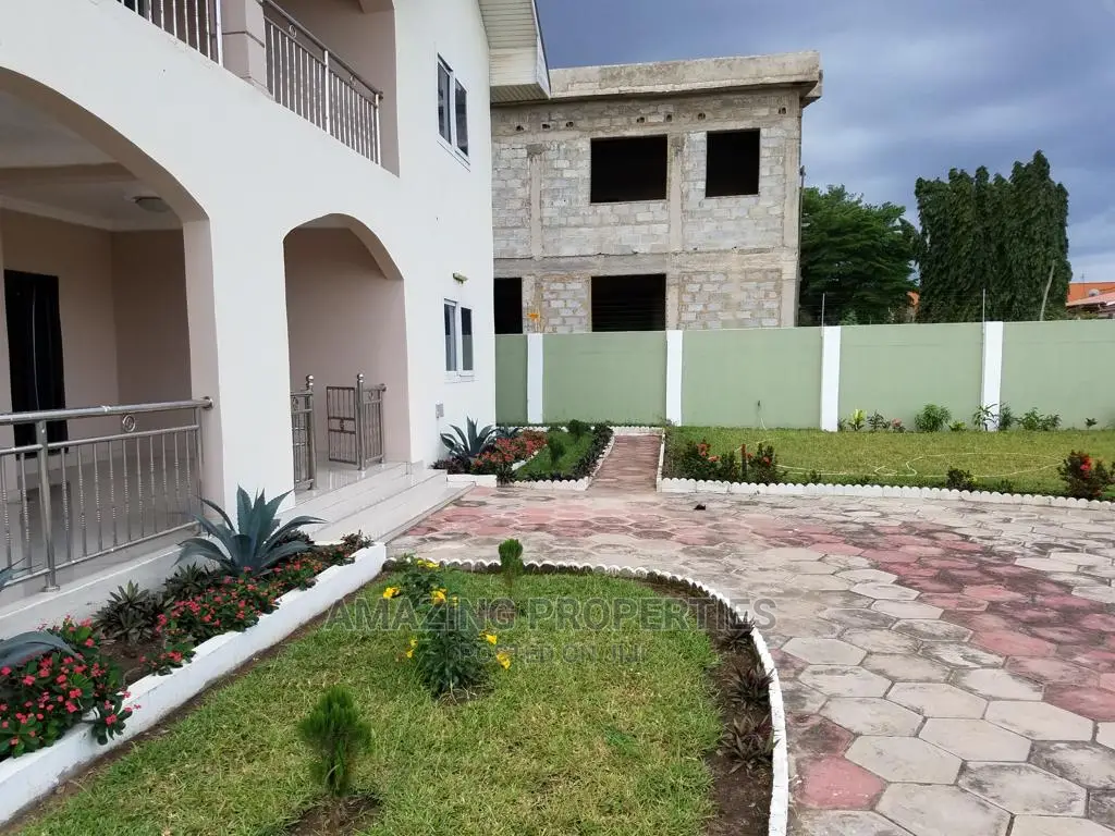 5bdrm House in Spintex for Sale