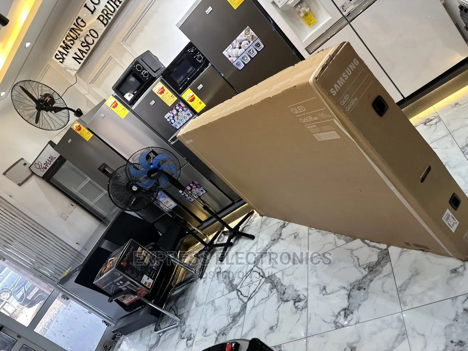 Ultra Modern and Slim UHD QLED 85q60a