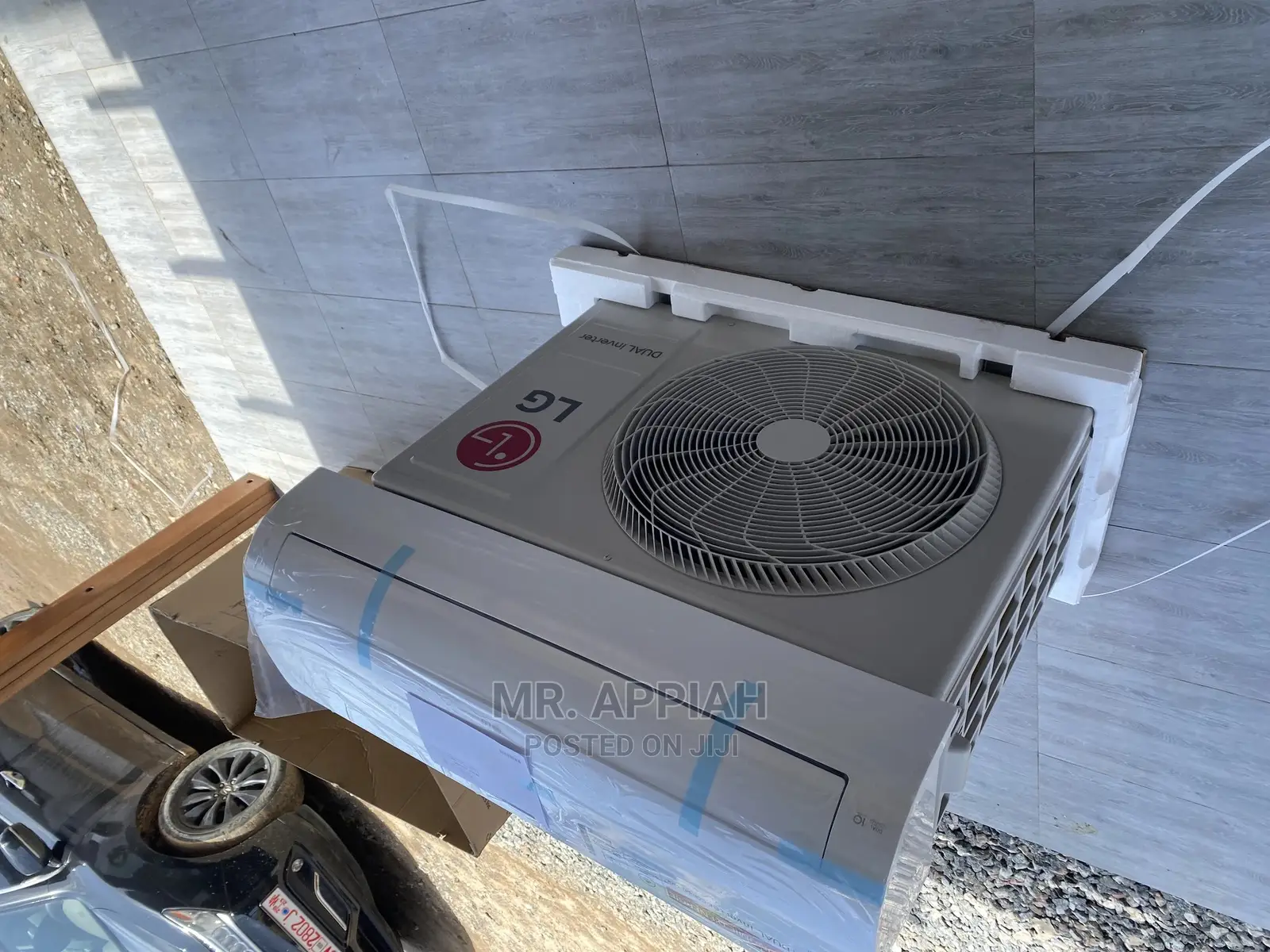 (S4-Q12JA3A3)Fast Chilling LG Dual Inverter Air Conditioner.