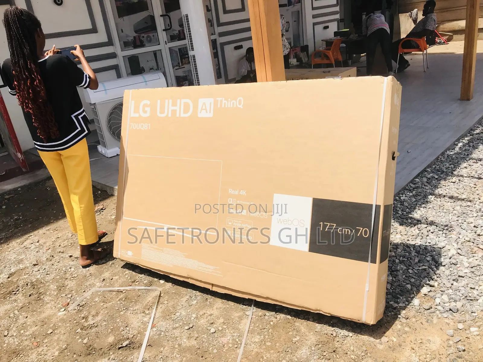 Genuine LG LED Uq81 70'' Smart TV