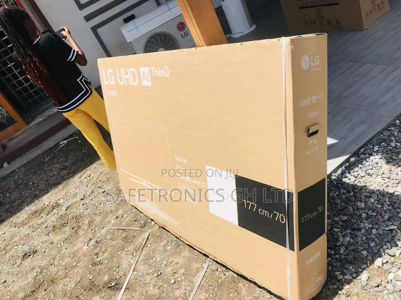 Perfect LG LED Uq81 70'' Smart TV