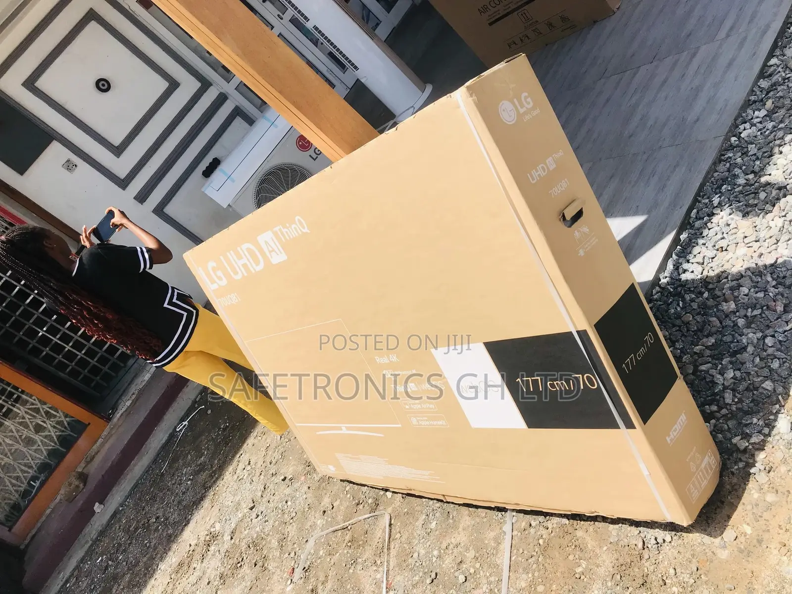 Perfect LG LED Uq81 70'' Smart TV