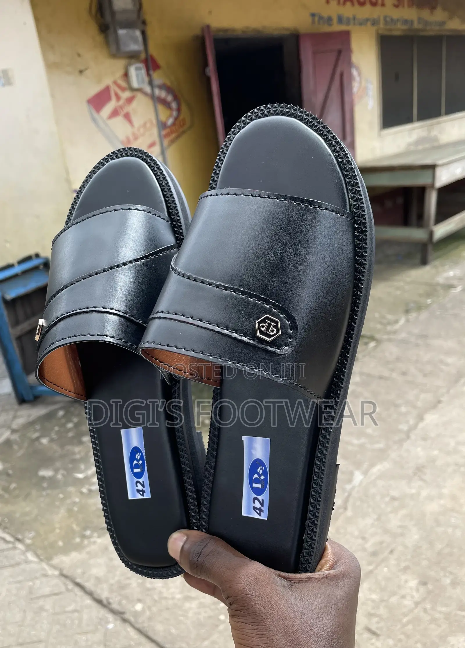 Black Ntwabom Leather Slipper