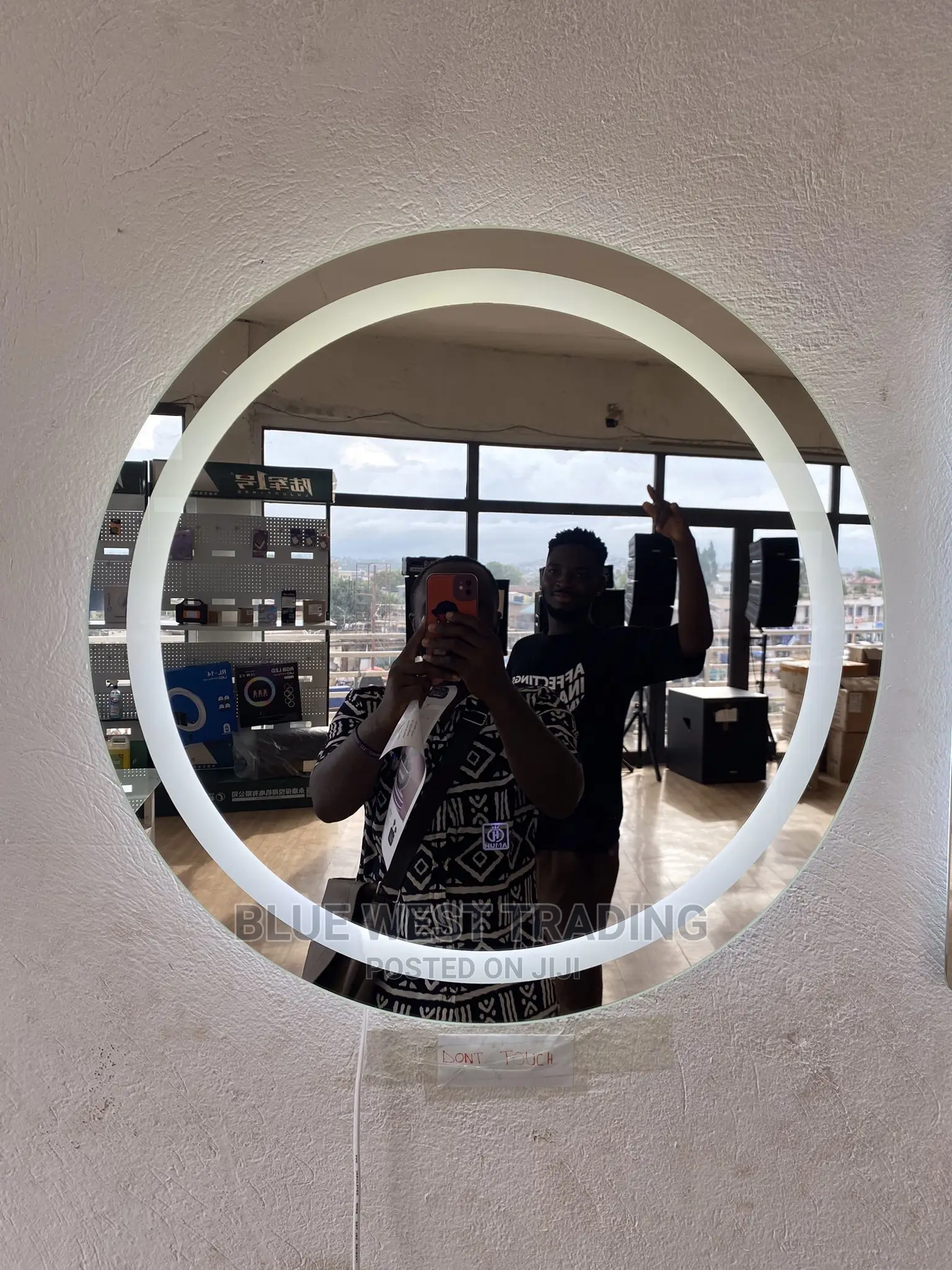 Mirror With LED Feature
