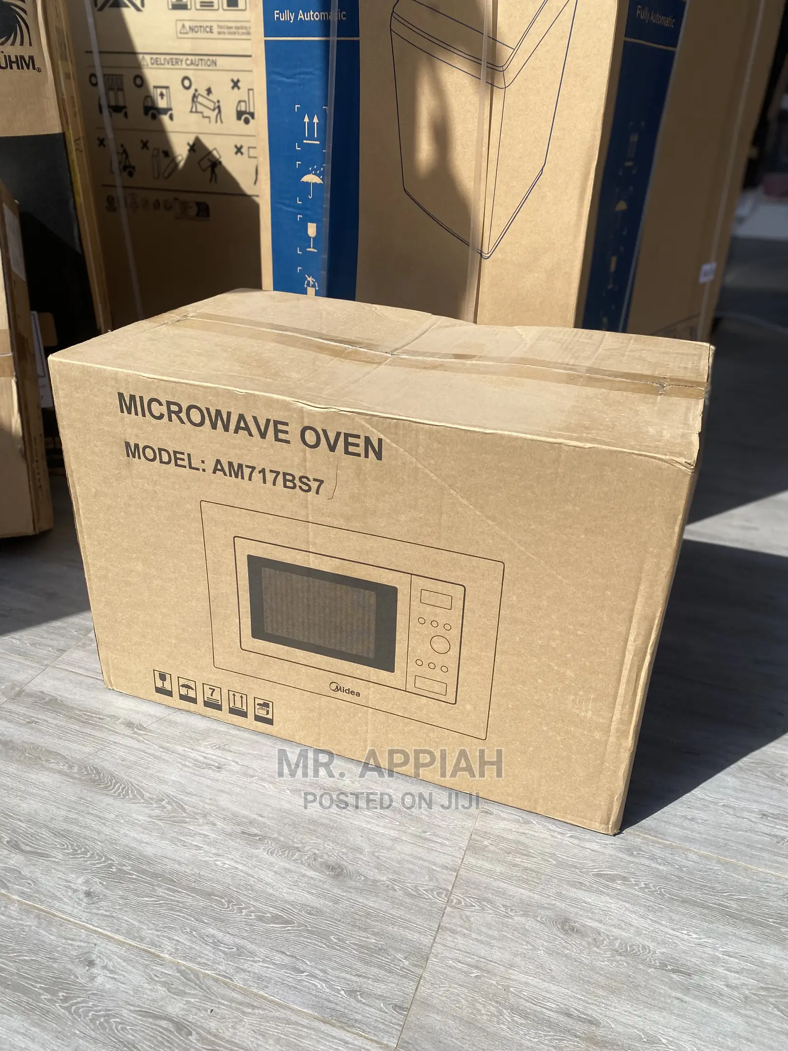 AM717BS7,Upgrade Your Kitchen With Midea Built-in Microwave