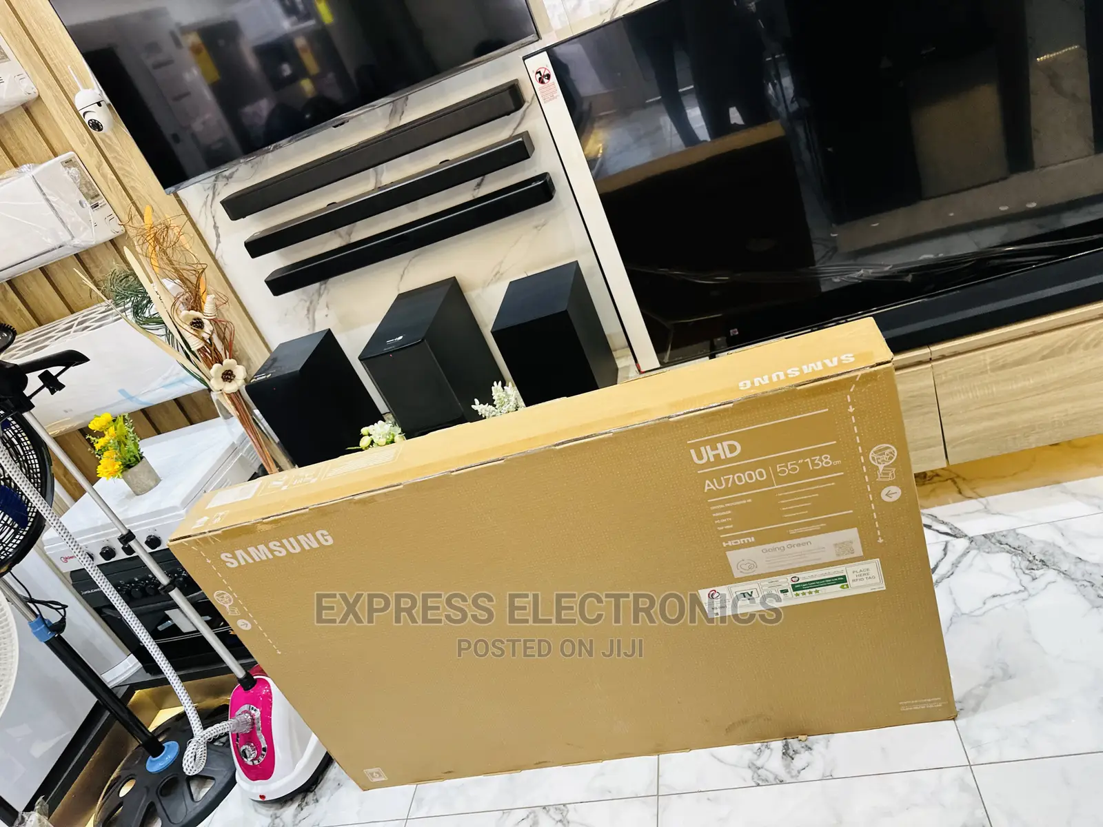 High Contrast Display UHD Samsung 55”Au7000 Tv