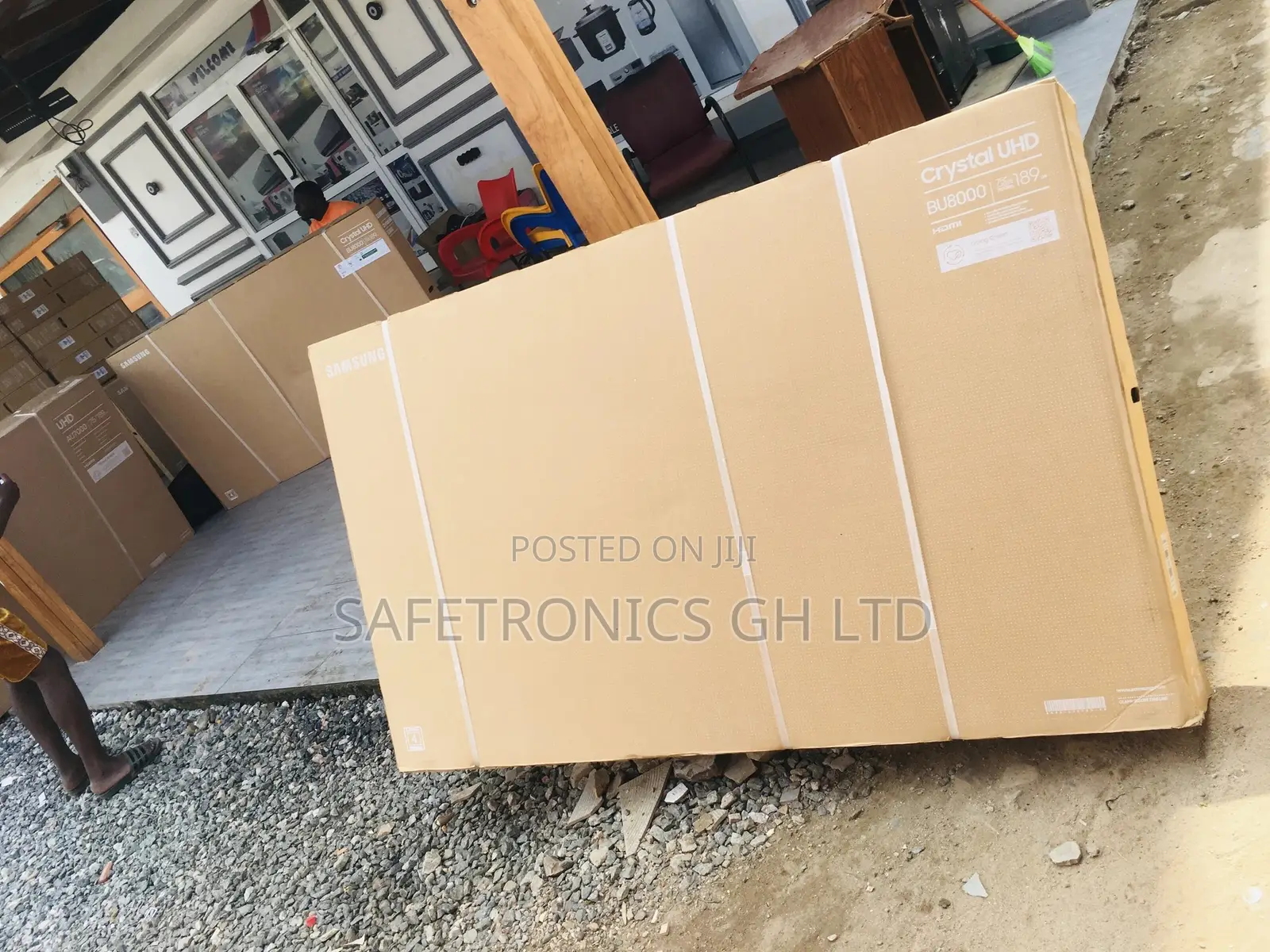 Watch Movies Out on Samsung 85” LED BU80 Tv