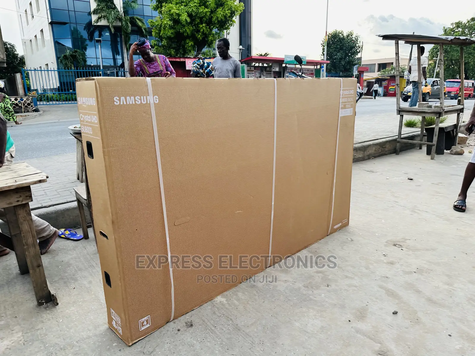 High Contrast UHD Display Samsung 85”Bu8000 Tv
